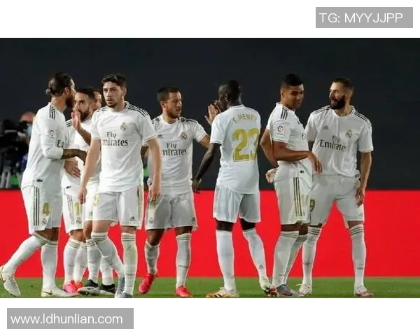 成都足球队以62分稳居锦标赛积分榜首位争夺冠军希望依然强烈